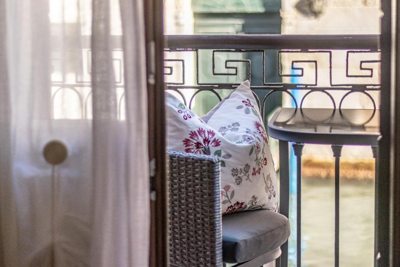 Italian Experience-Riva Degli Schiavoni Boutique Apartment Venesia Bagian luar foto