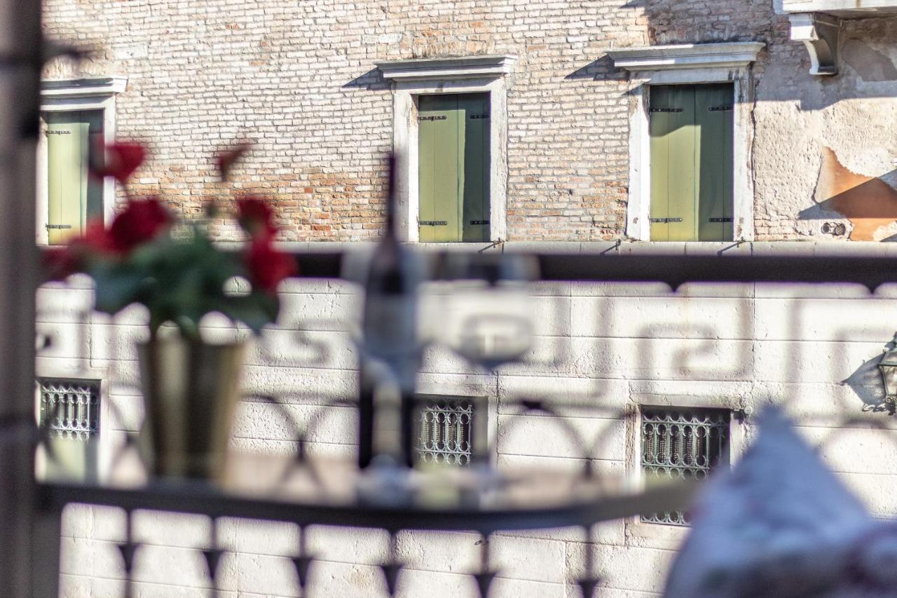 Italian Experience-Riva Degli Schiavoni Boutique Apartment Venesia Bagian luar foto